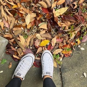 White canvas platform low top converse
